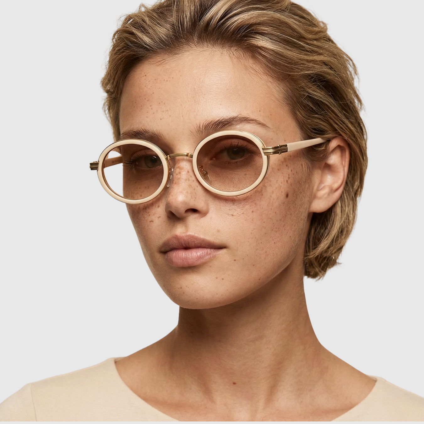 Lunettes de soleil femme monture carrée verres teintés protection UV style oversize