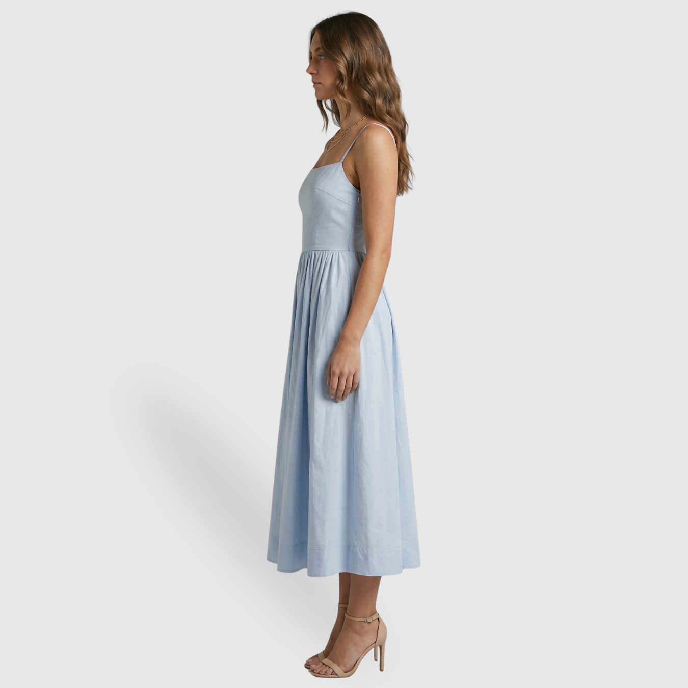 Robe midi femme bretelles fines coupe cintrée jupe évasée taille marquée