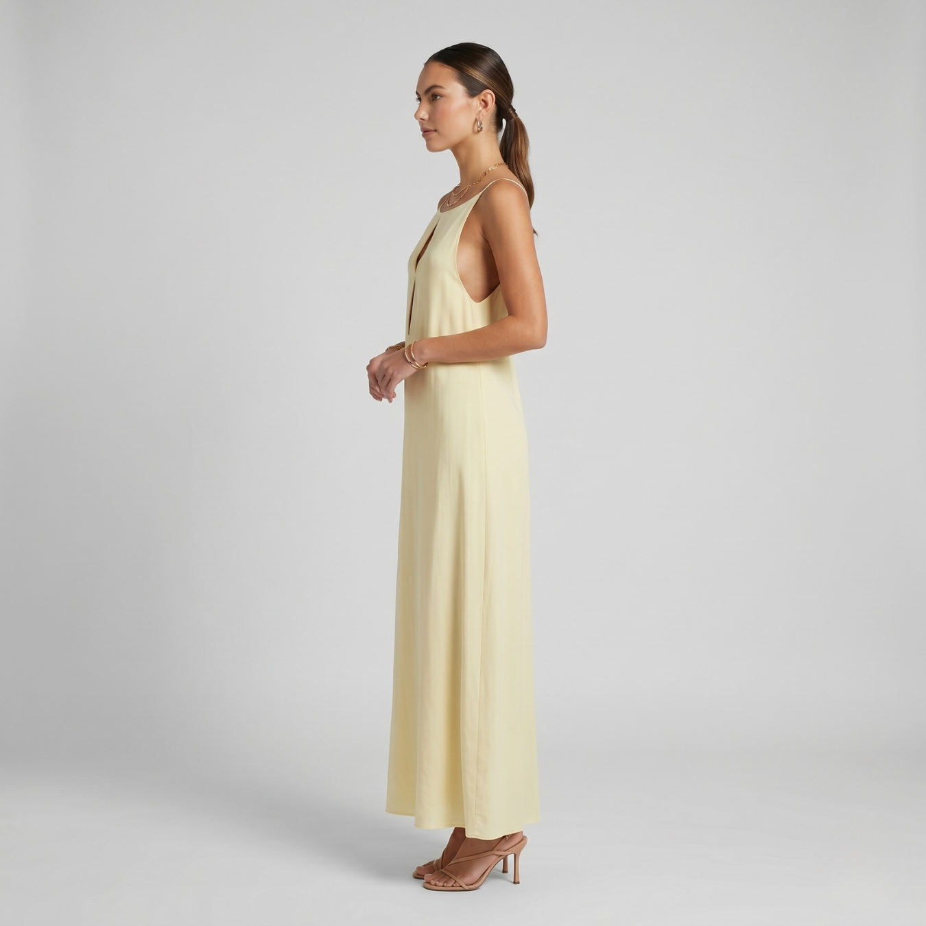 Robe longue dos nu femme bretelles fines coupe fluide
