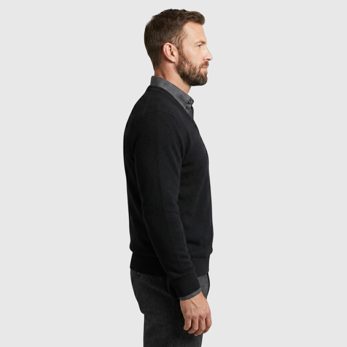 Pull homme cachemire col V coupe ajustée manches longues