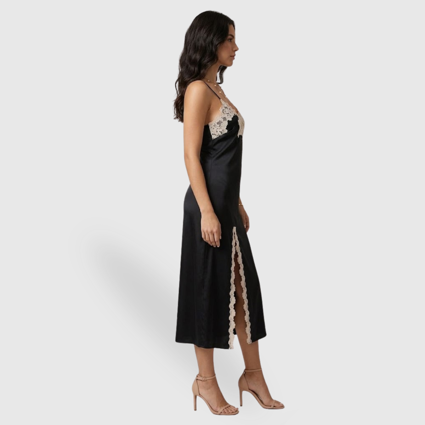 Nuisette satin femme robe de nuit bretelles fines dos nu longueur midi