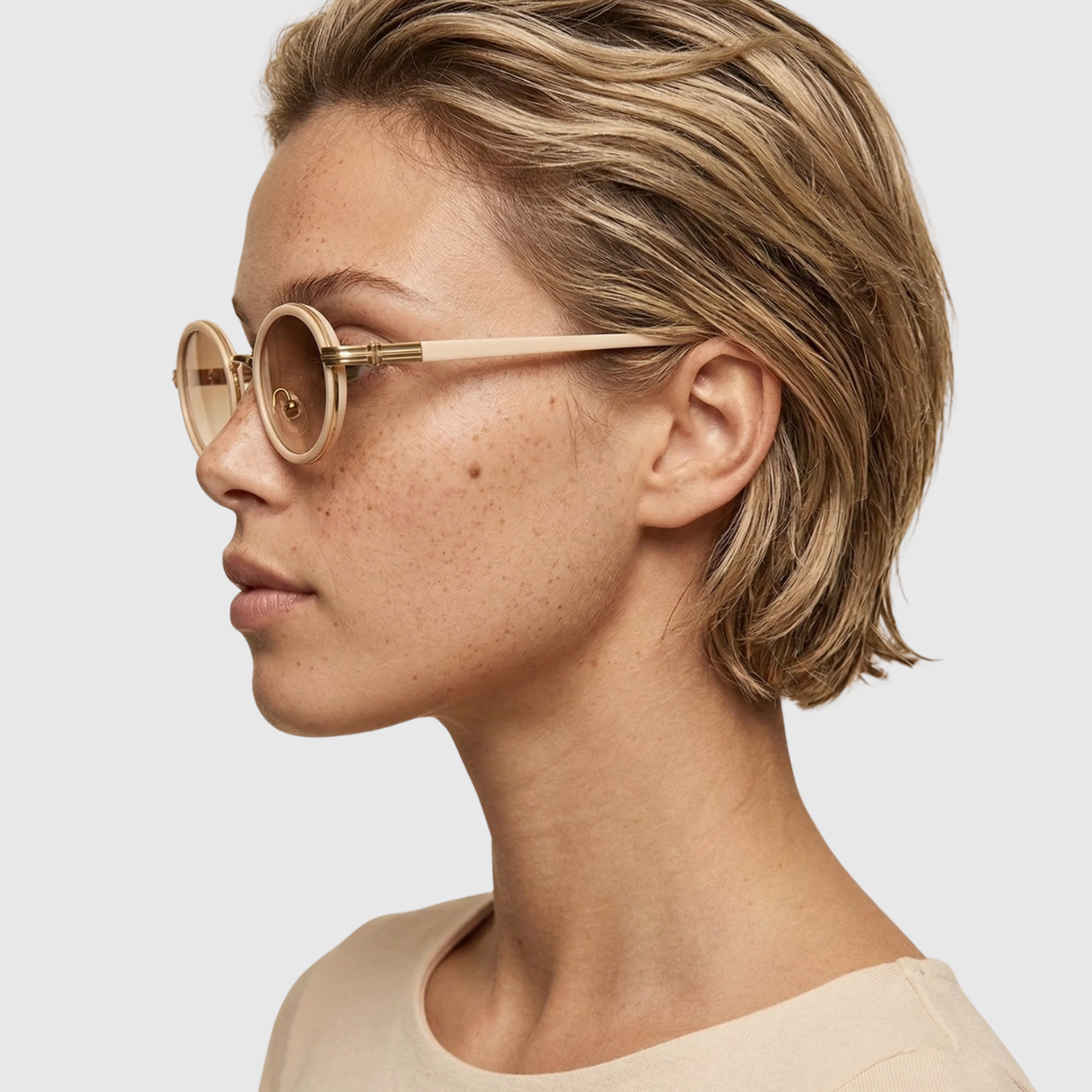 Lunettes de soleil femme monture carrée verres teintés protection UV style oversize