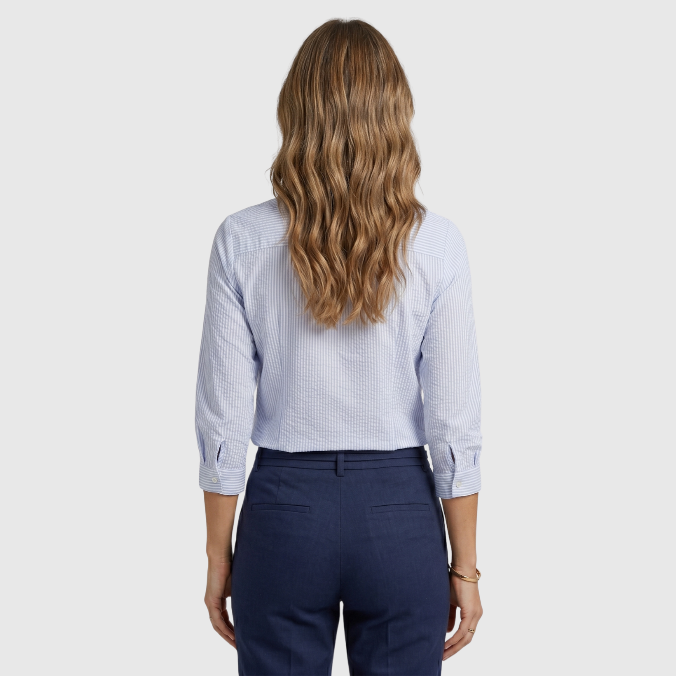 Chemise femme volantée manches longues col montant boutonné