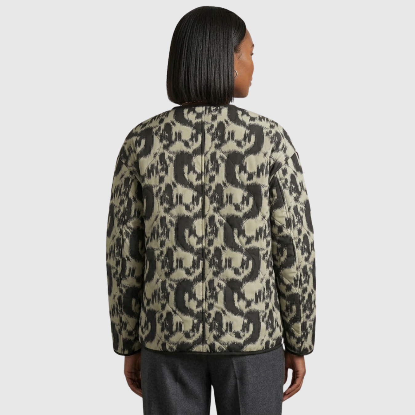 Veste femme courte imprimée manches longues col rond coupe droite boutonnée