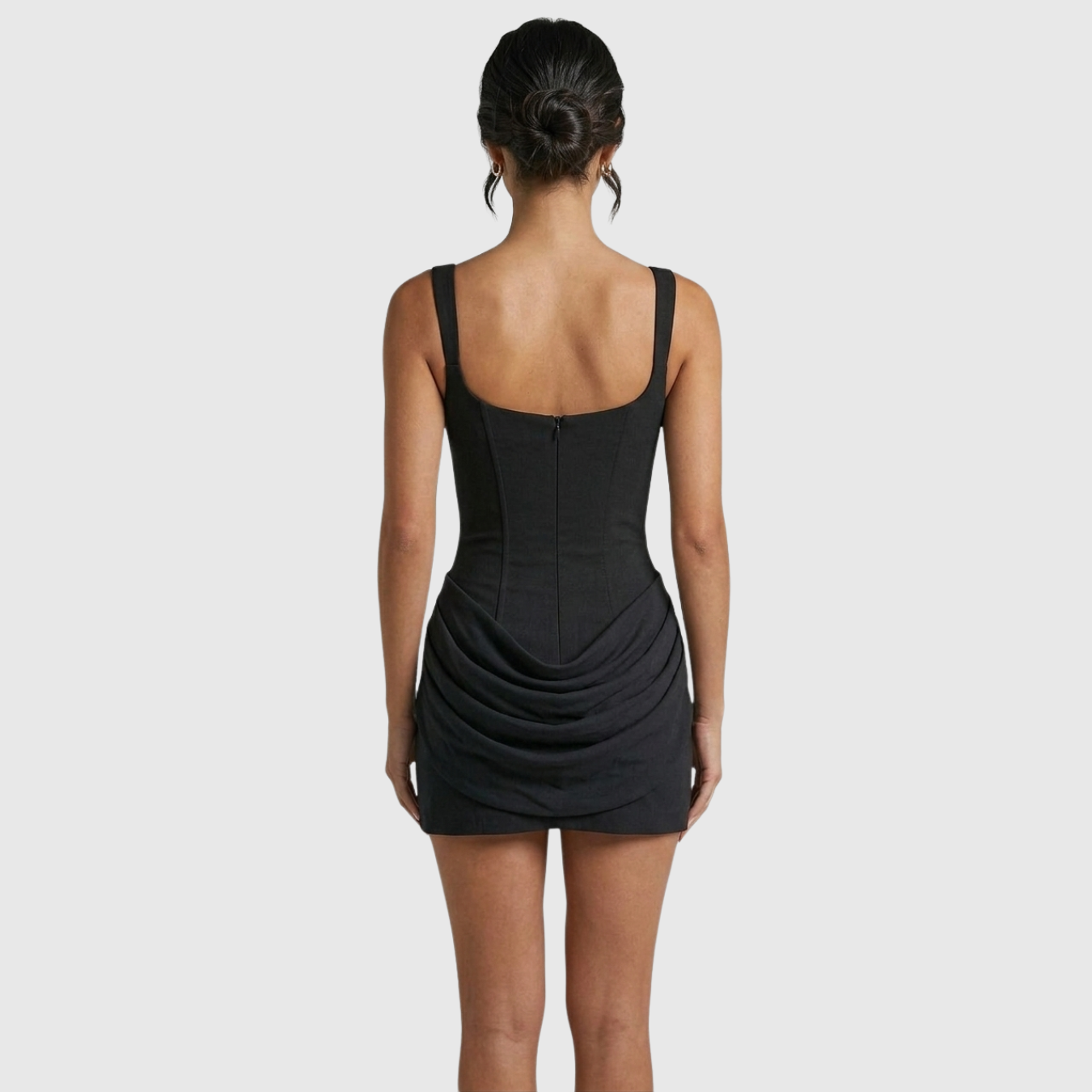 Robe courte femme col carré bretelles larges coupe moulante drapée