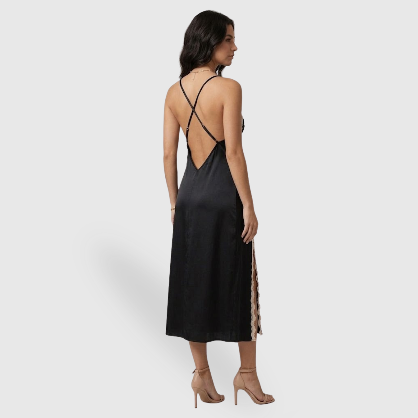 Nuisette satin femme robe de nuit bretelles fines dos nu longueur midi