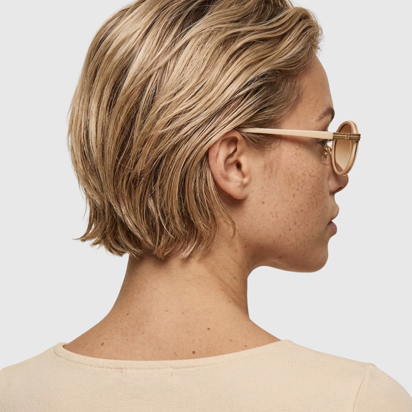 Lunettes de soleil femme monture carrée verres teintés protection UV style oversize