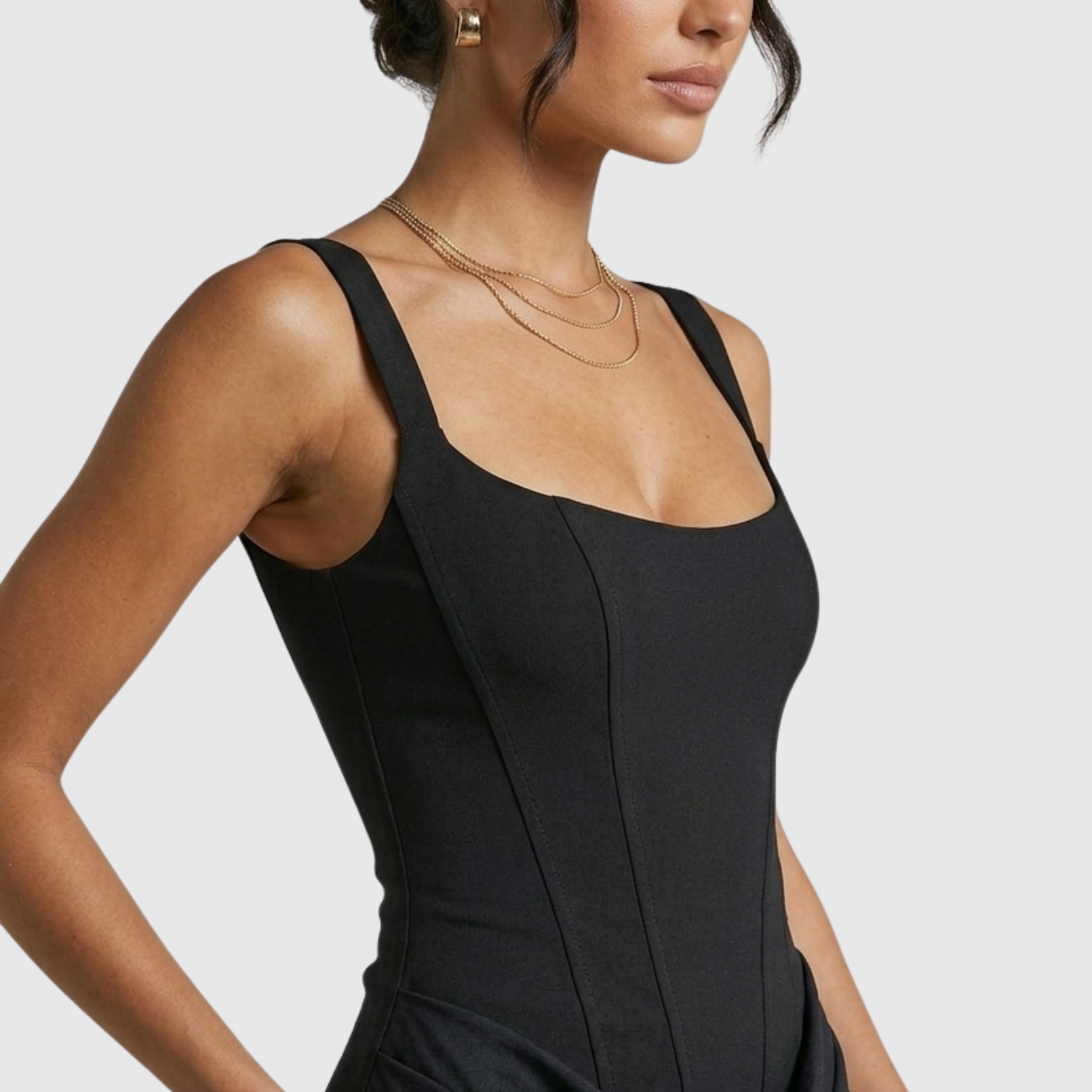 Robe courte femme col carré bretelles larges coupe moulante drapée