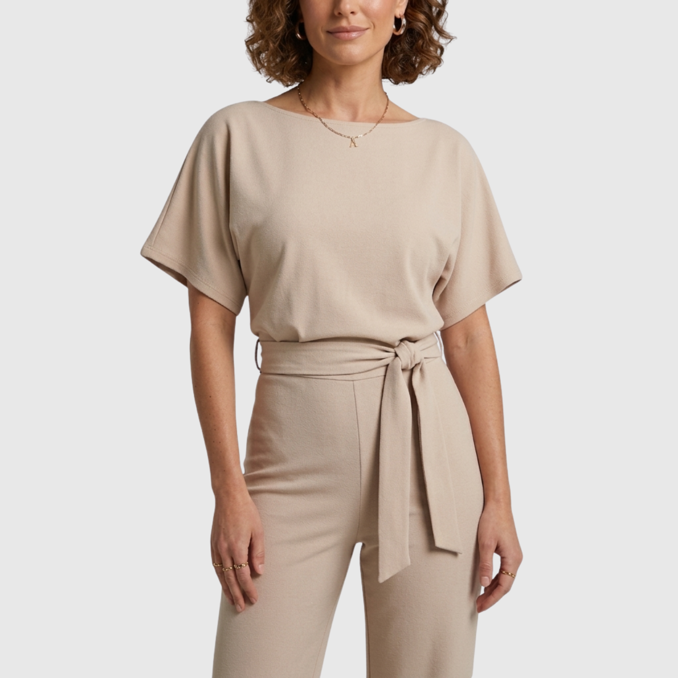 Combinaison femme pantalon manches courtes taille ceinturée coupe droite