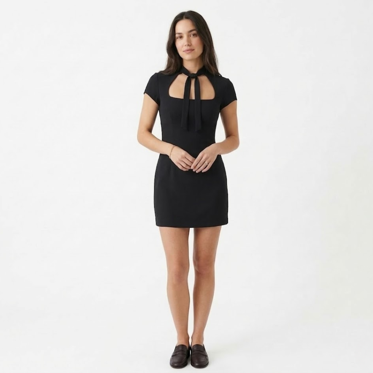 Robe courte épaules dénudées femme à pois avec laçage frontal