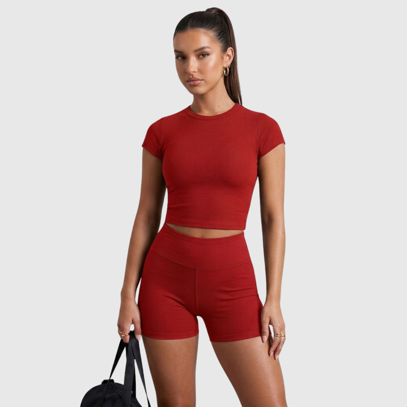 Ensemble femme short et t-shirt coupe ajustée style lounge