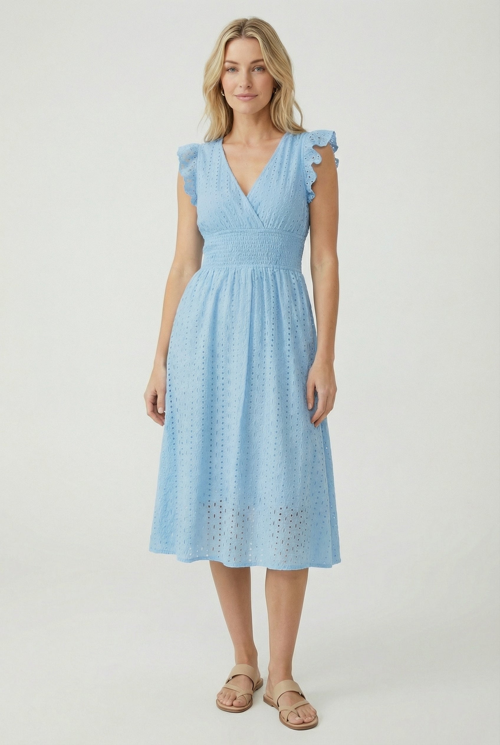Vêtement mi-long pour femme - robe trapèze ajourée à taille smockée | vacances