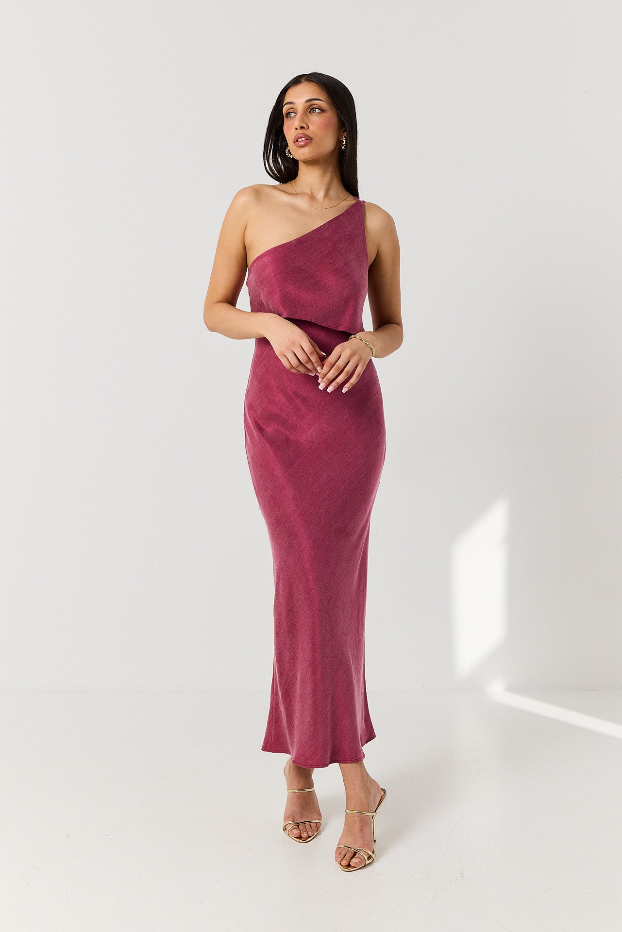 Robe femme monobretelle coupée biais dos ornemental