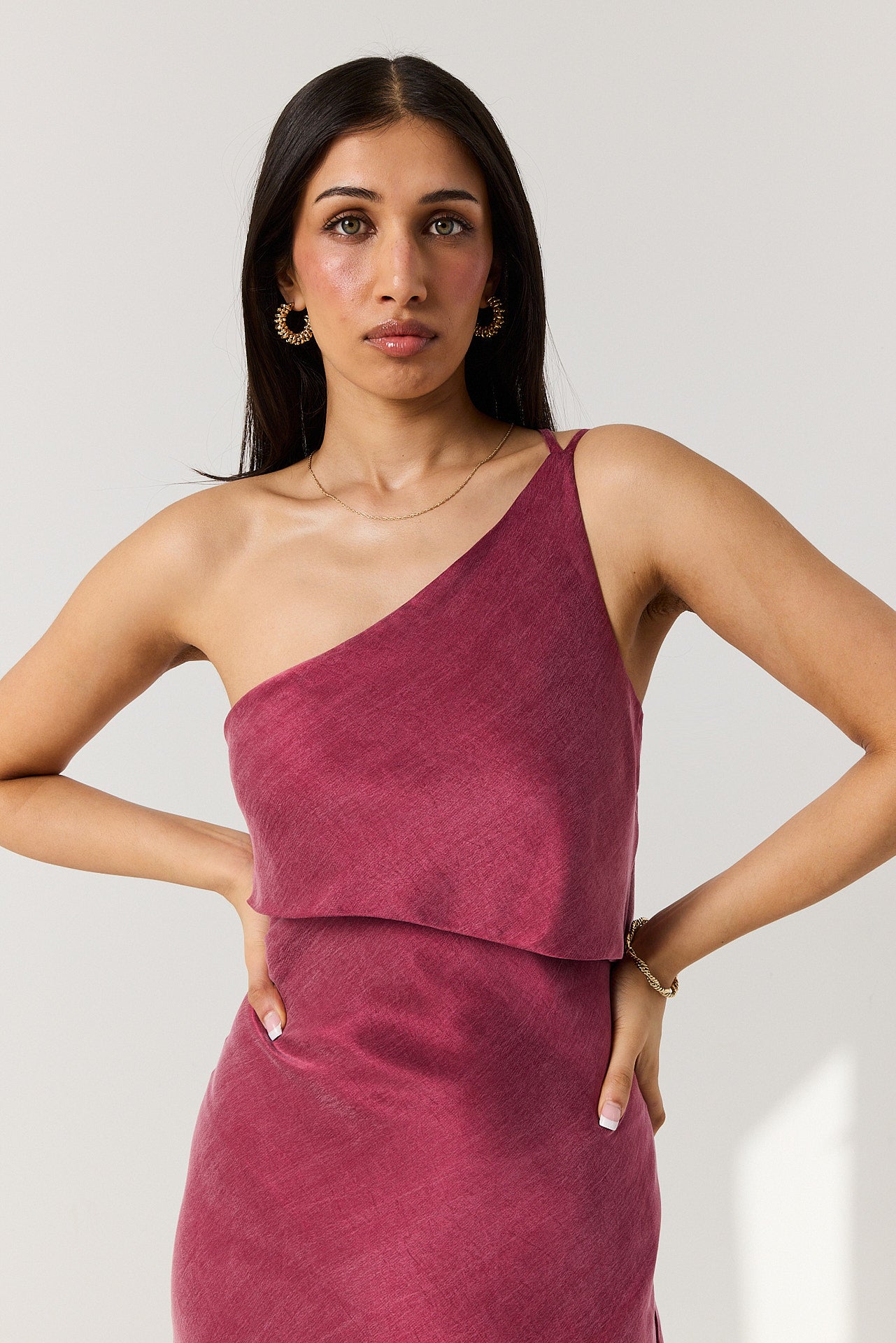 Robe femme monobretelle coupée biais dos ornemental