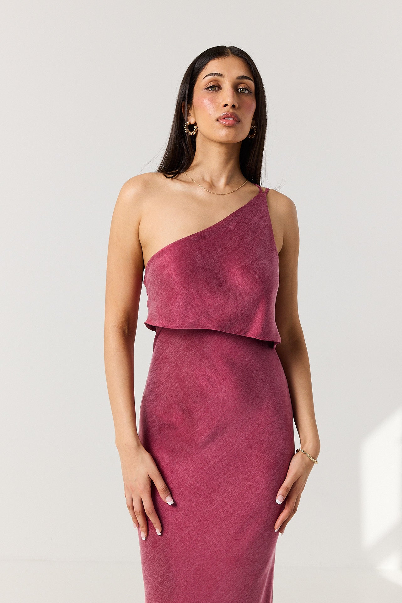 Robe femme monobretelle coupée biais dos ornemental