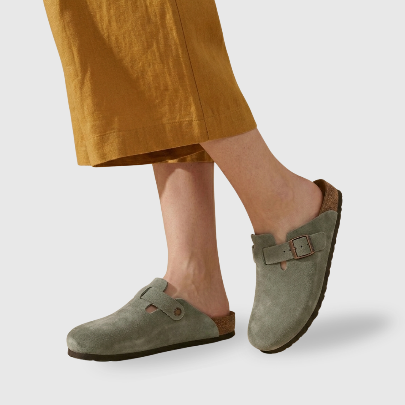 Sabots femme en daim semelle liège boucle réglable confort pieds ouverts