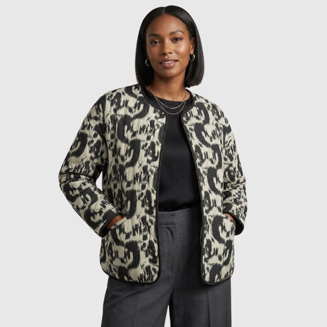 Veste femme courte imprimée manches longues col rond coupe droite boutonnée