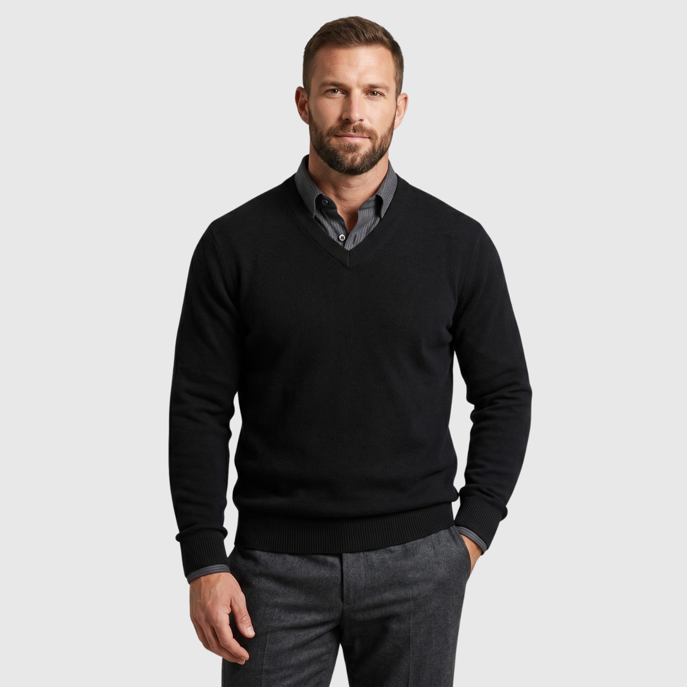 Pull homme cachemire col V coupe ajustée manches longues