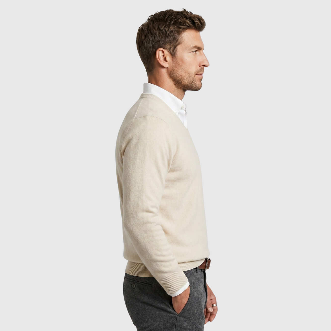Pull homme laine polyester col V coupe légère manches longues