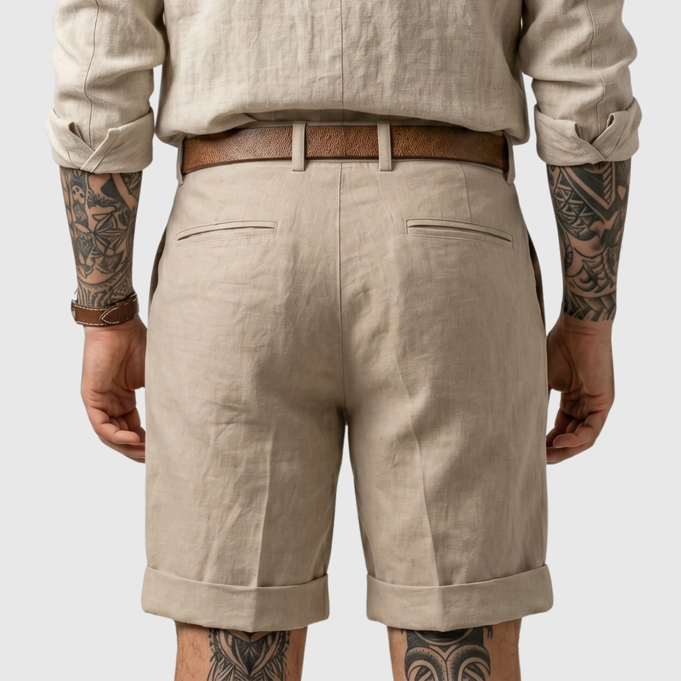 Short homme plissé coupe droite ourlets retroussés taille classique