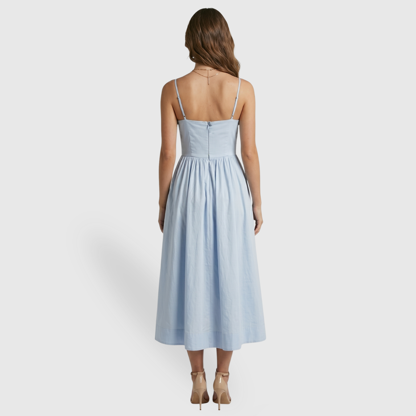 Robe midi femme bretelles fines coupe cintrée jupe évasée taille marquée