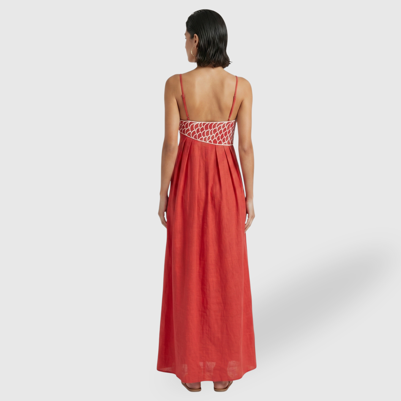 Robe midi femme brodée à bretelles fines coupe fluide sans manches