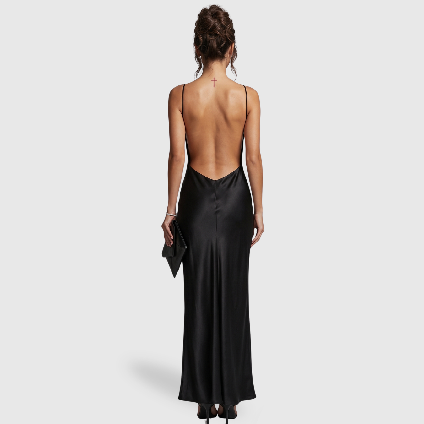 Robe longue satin dos nu col V coupe fluide sans manches