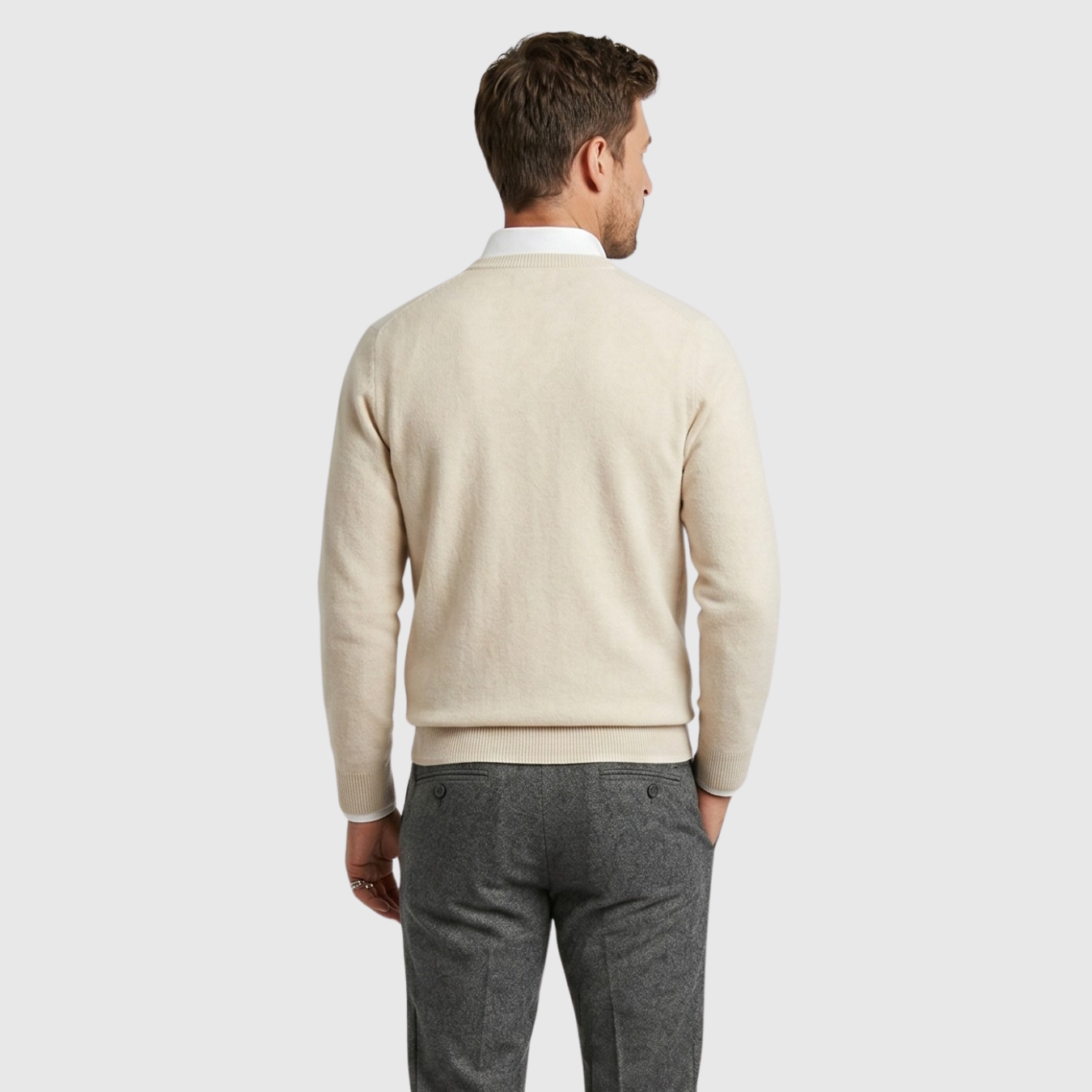 Pull homme laine polyester col V coupe légère manches longues