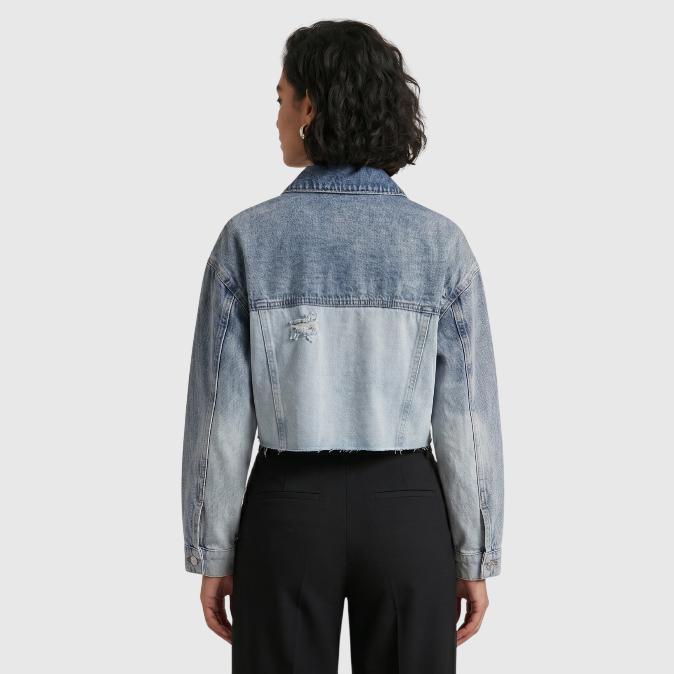Veste en jean courte femme coupe oversize fermeture boutonnée