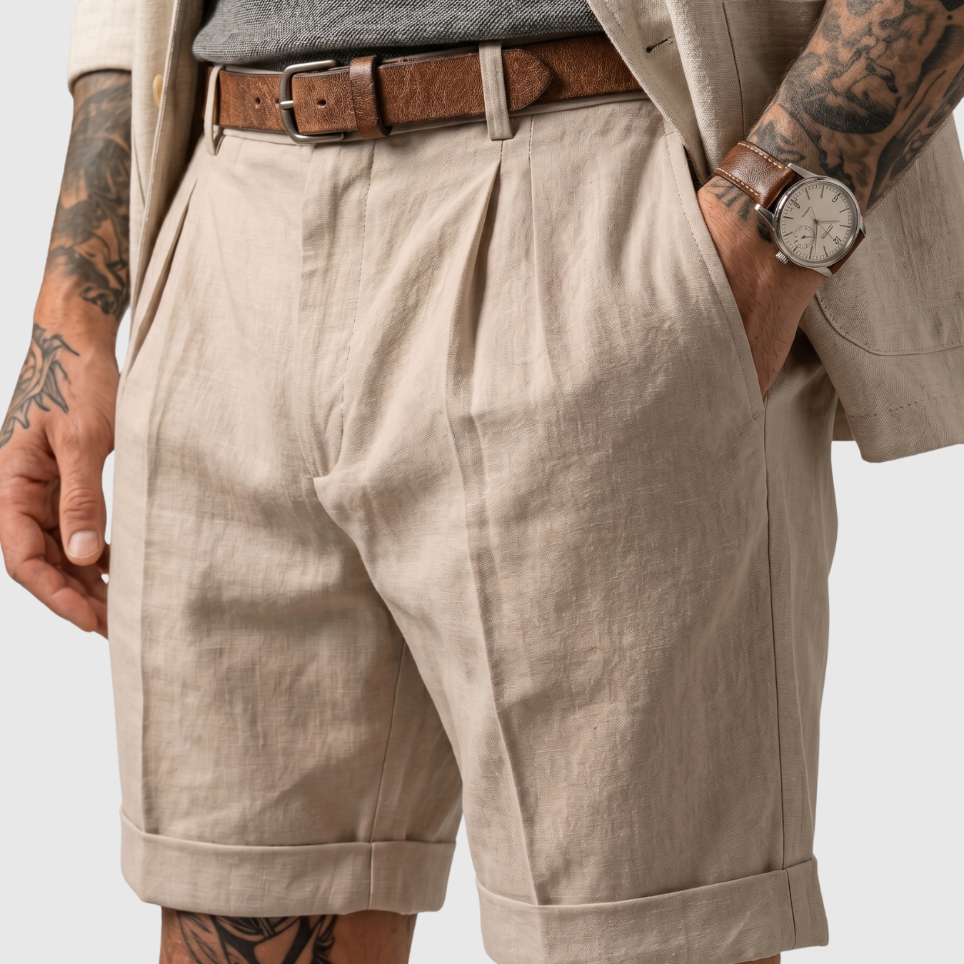 Short homme plissé coupe droite ourlets retroussés taille classique