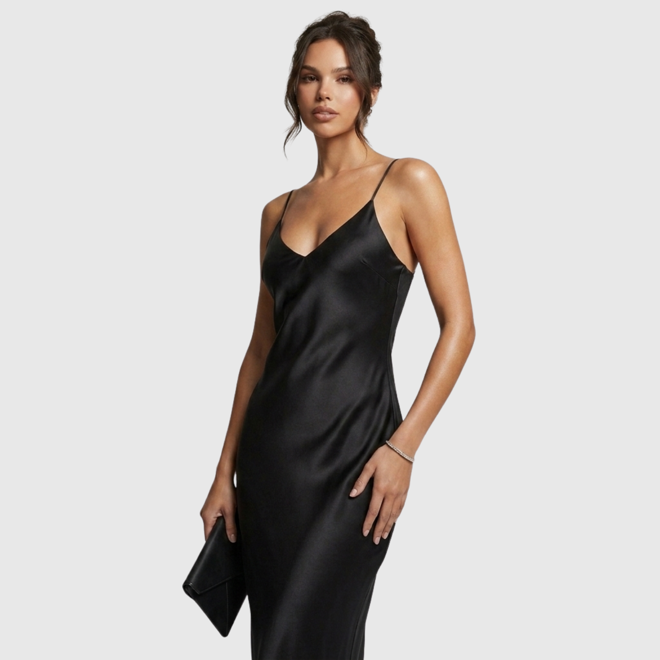 Robe longue satin dos nu col V coupe fluide sans manches