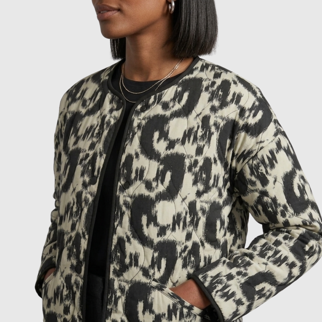 Veste femme courte imprimée manches longues col rond coupe droite boutonnée