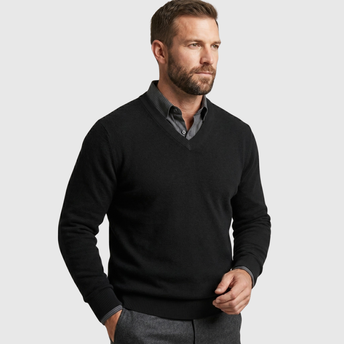 Pull homme cachemire col V coupe ajustée manches longues