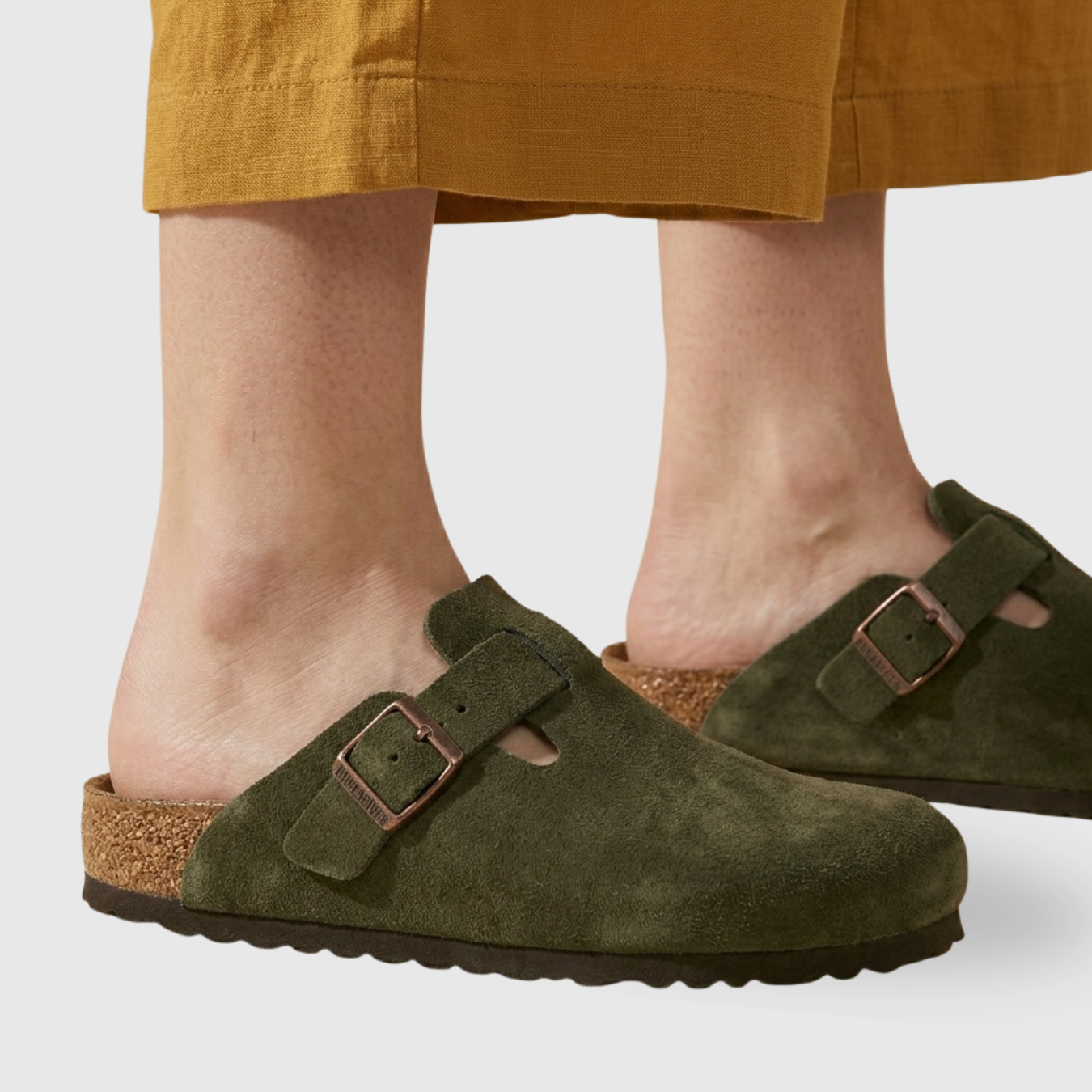 Sabots femme en daim semelle liège boucle réglable confort pieds ouverts