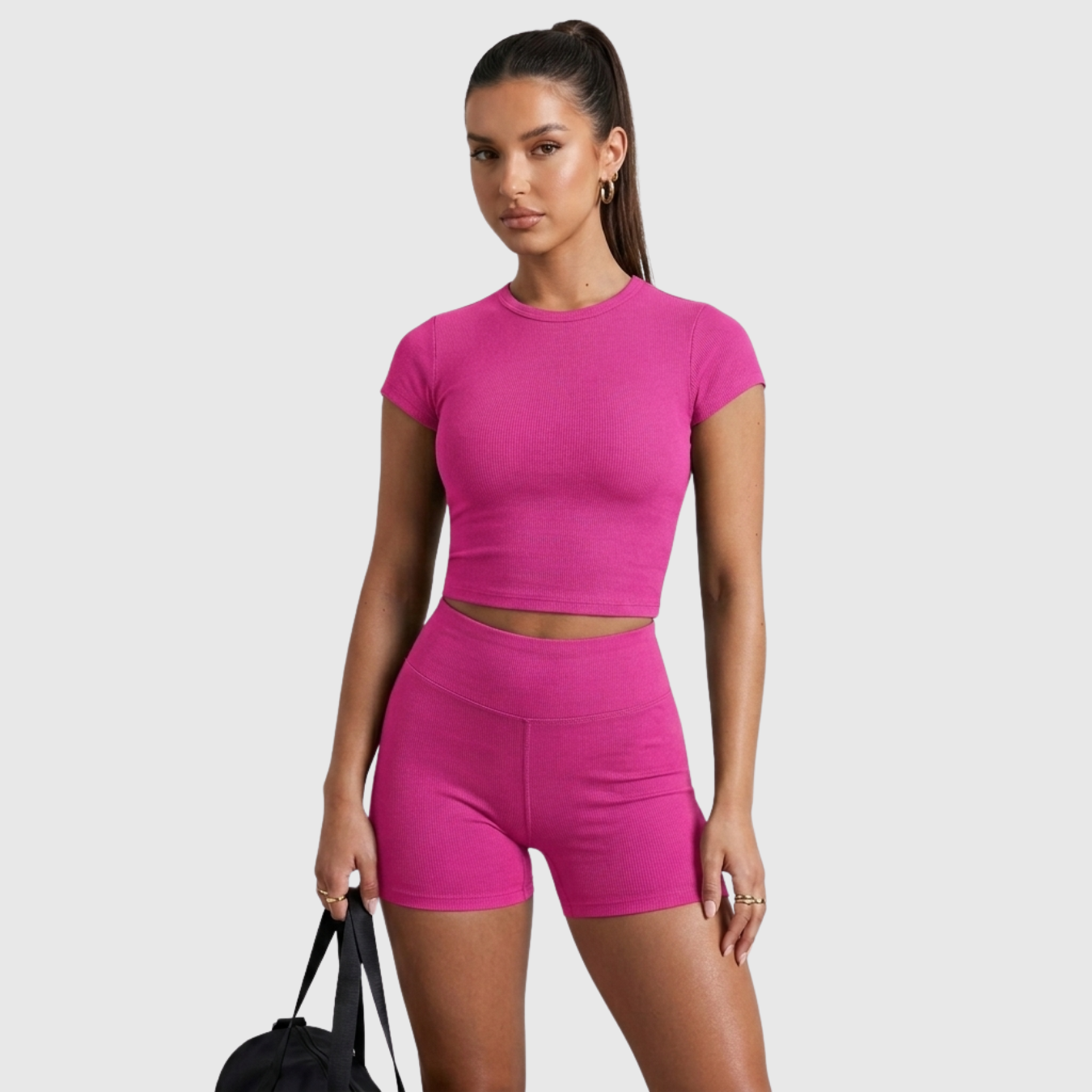 Ensemble femme short et t-shirt coupe ajustée style lounge