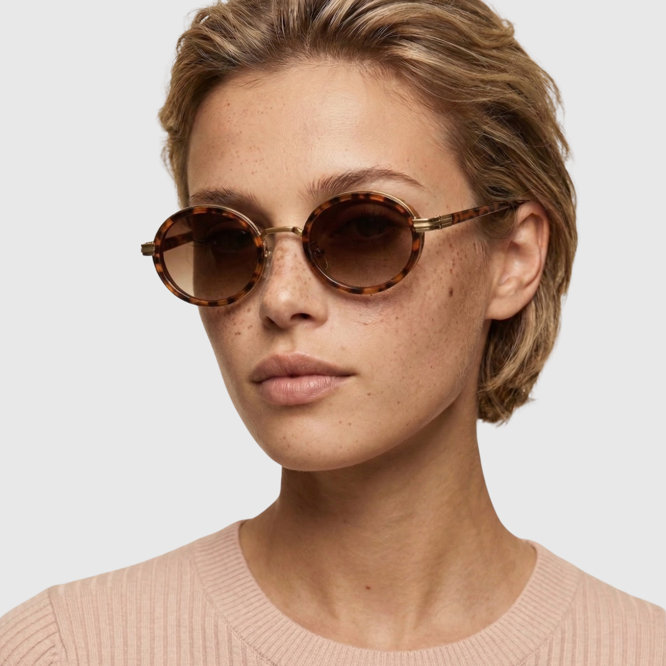 Lunettes de soleil femme monture carrée verres teintés protection UV style oversize