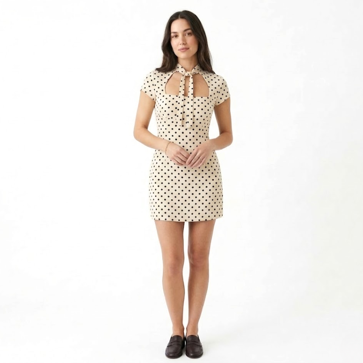 Robe courte épaules dénudées femme à pois avec laçage frontal