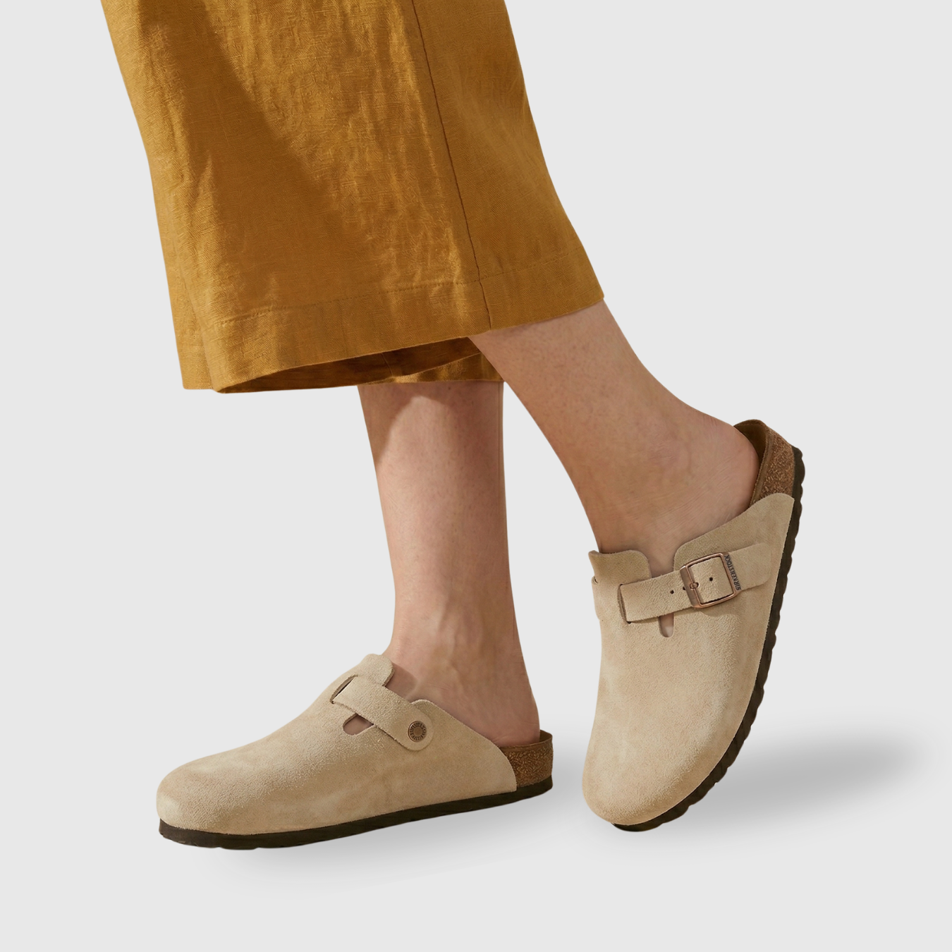 Sabots femme en daim semelle liège boucle réglable confort pieds ouverts