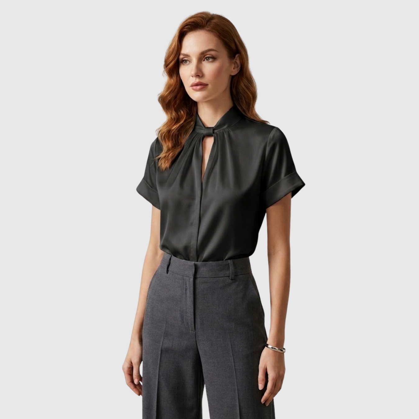 Chemisier femme satin manches courtes col montant ouverture goutte