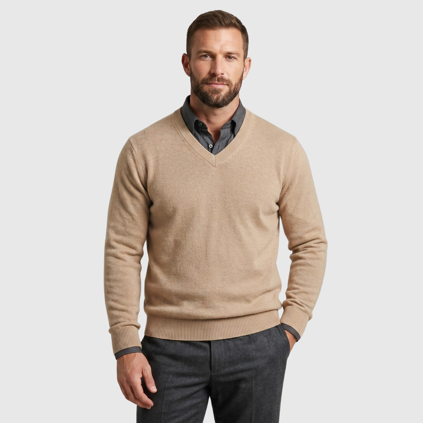 Pull homme cachemire col V coupe ajustée manches longues