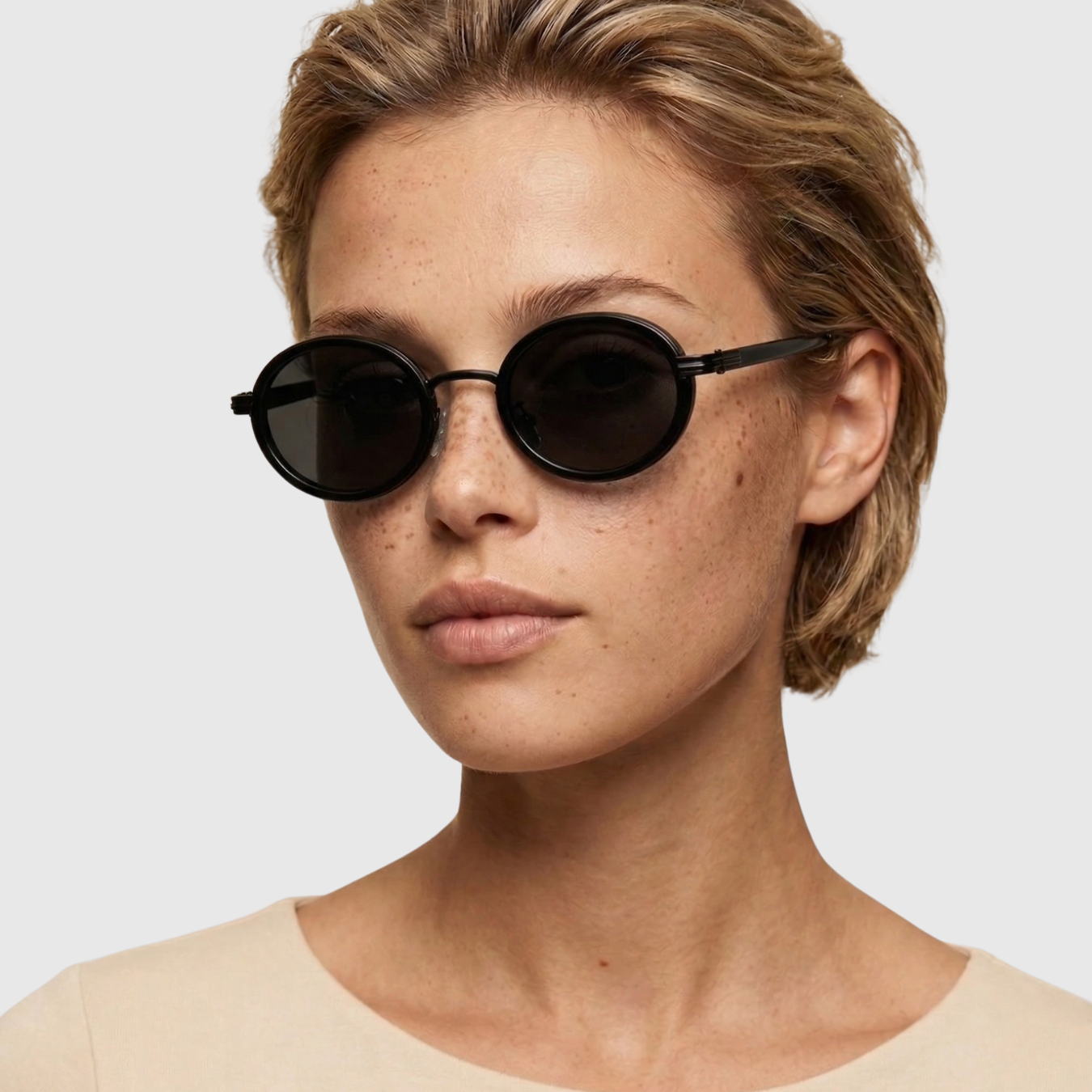 Lunettes de soleil femme monture carrée verres teintés protection UV style oversize