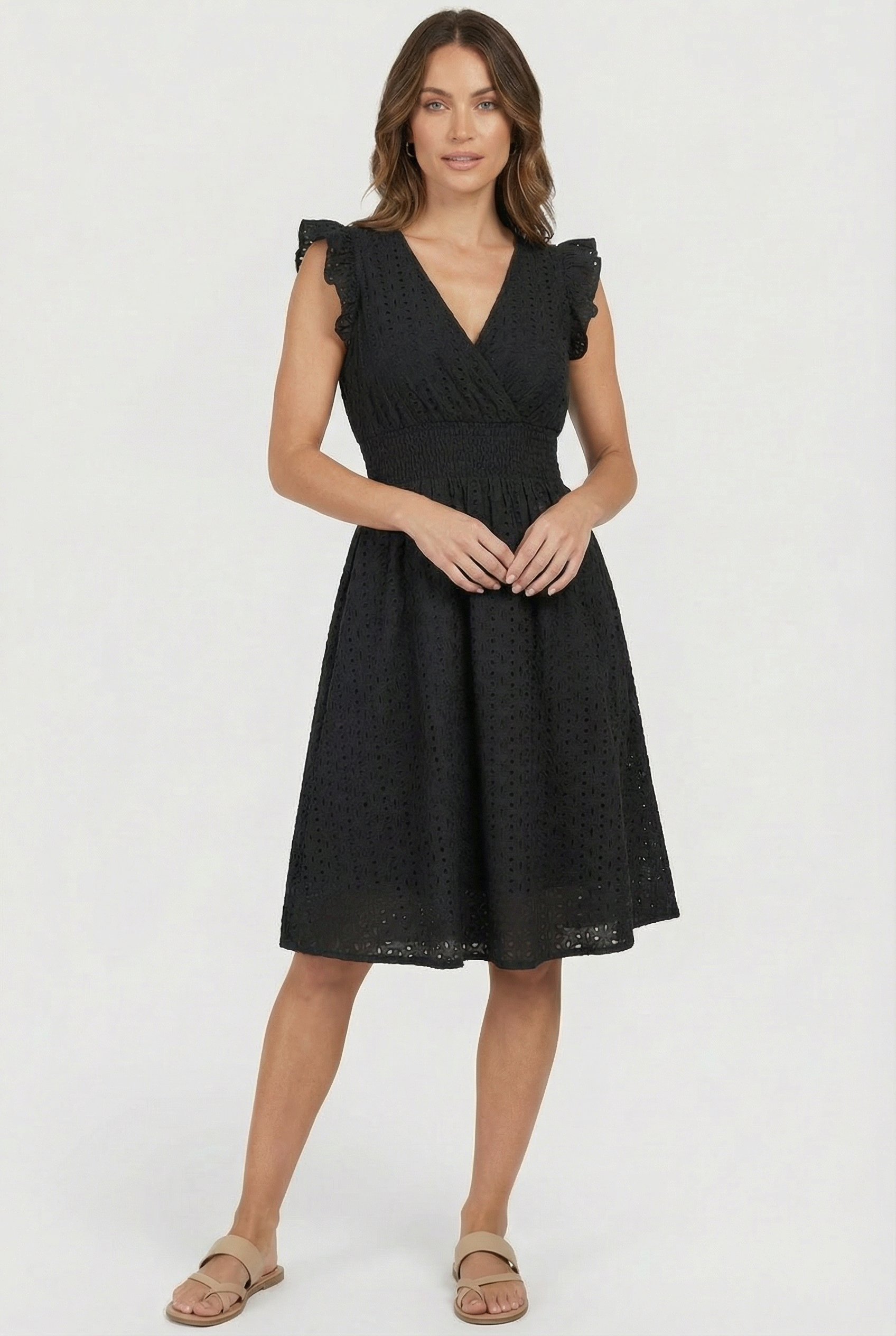 Vêtement mi-long pour femme - robe trapèze ajourée à taille smockée | vacances