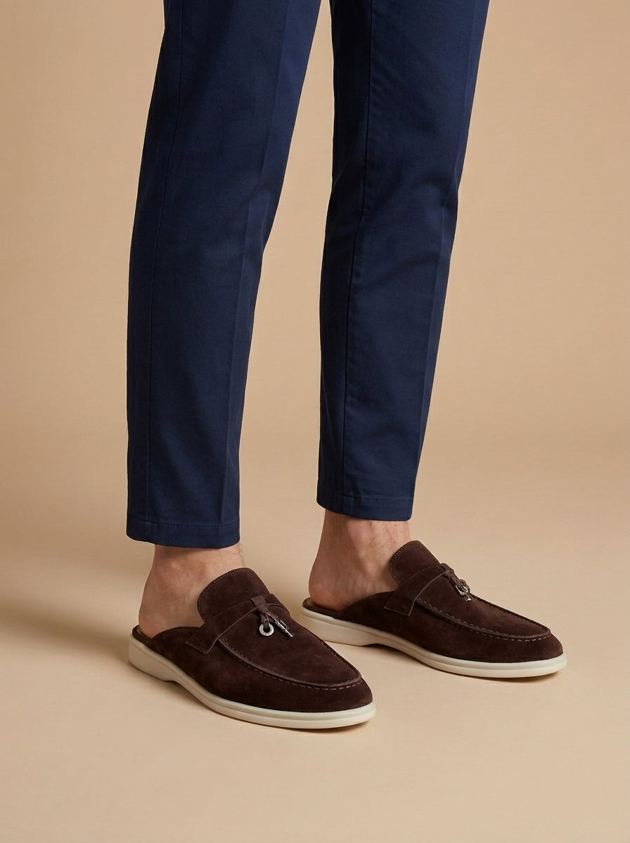Mocassins mules homme en daim détail barre métal semelle plate