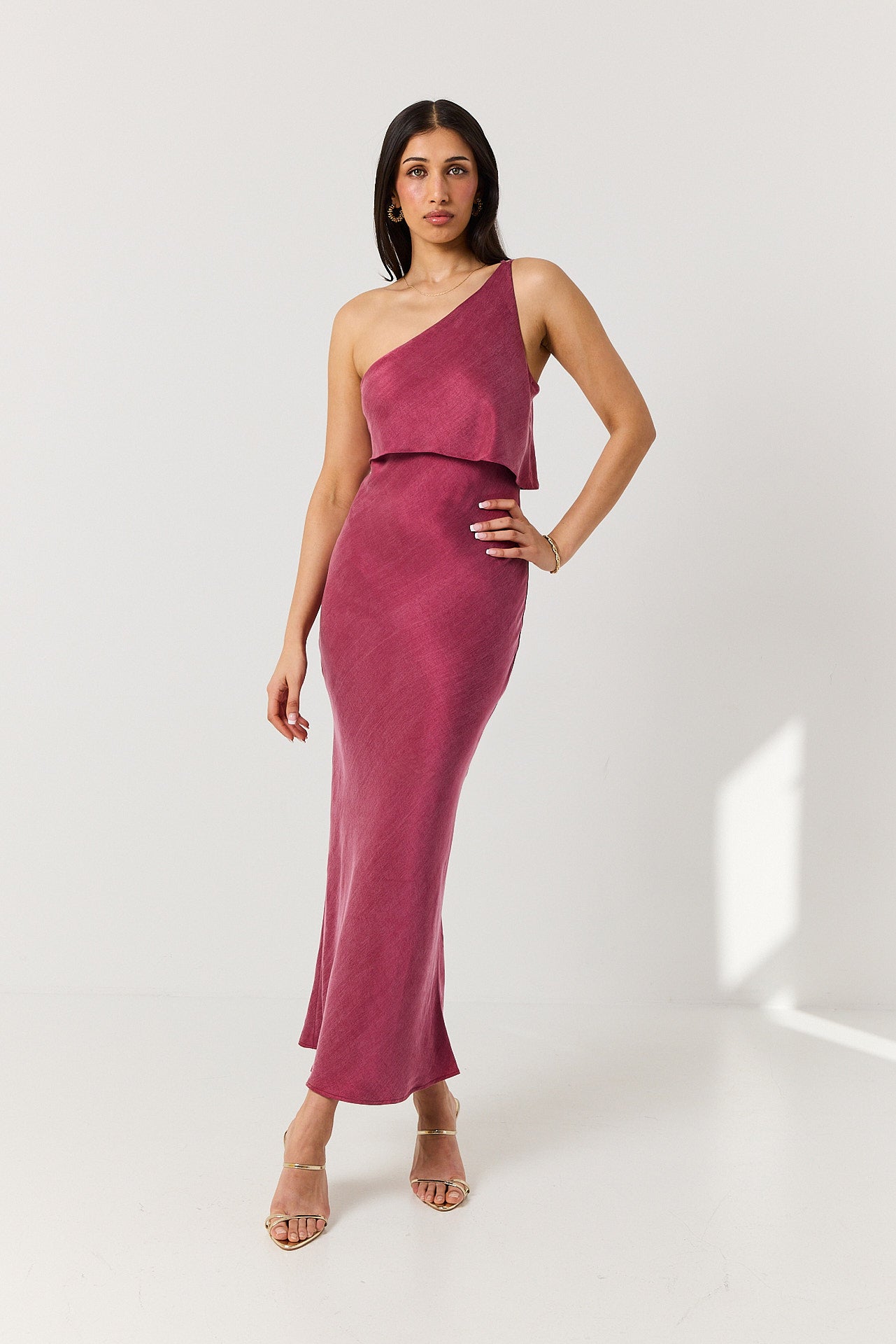 Robe femme monobretelle coupée biais dos ornemental