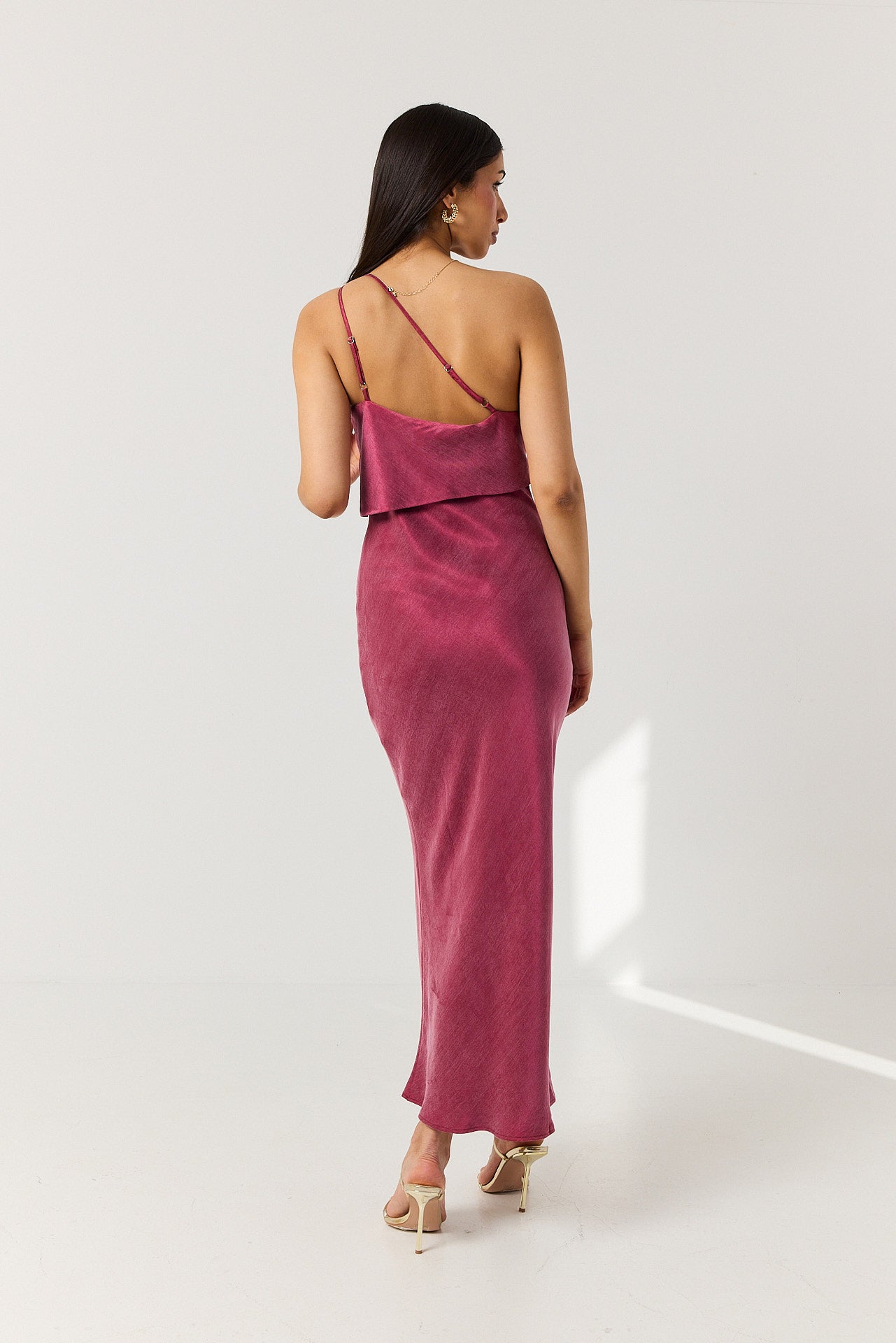 Robe femme monobretelle coupée biais dos ornemental