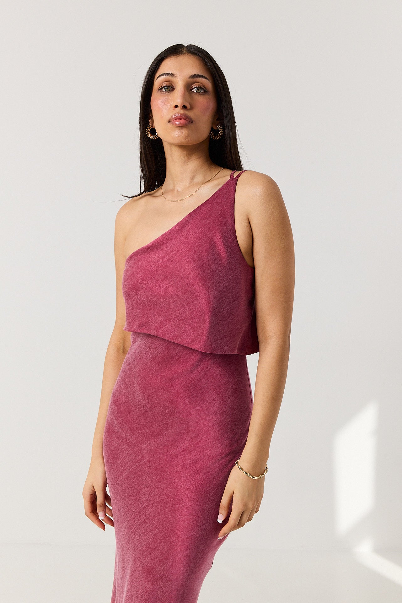 Robe femme monobretelle coupée biais dos ornemental