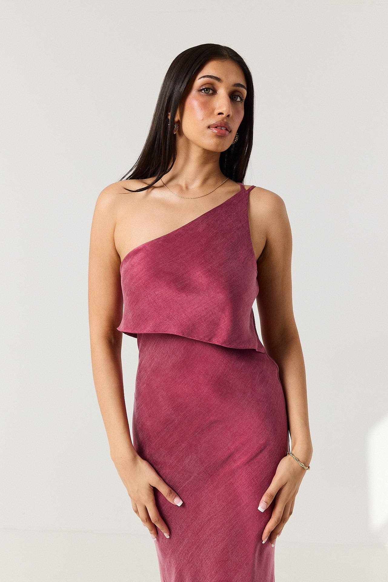 Robe femme monobretelle coupée biais dos ornemental